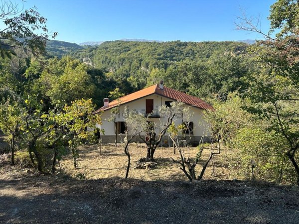 casa indipendente in vendita a Lettomanoppello