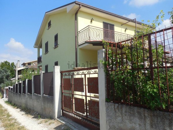 casa indipendente in vendita a Lettomanoppello