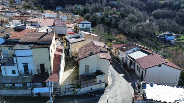casa indipendente in vendita a Lettomanoppello