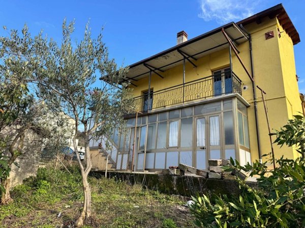 casa indipendente in vendita a Lettomanoppello