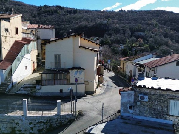 casa indipendente in vendita a Lettomanoppello