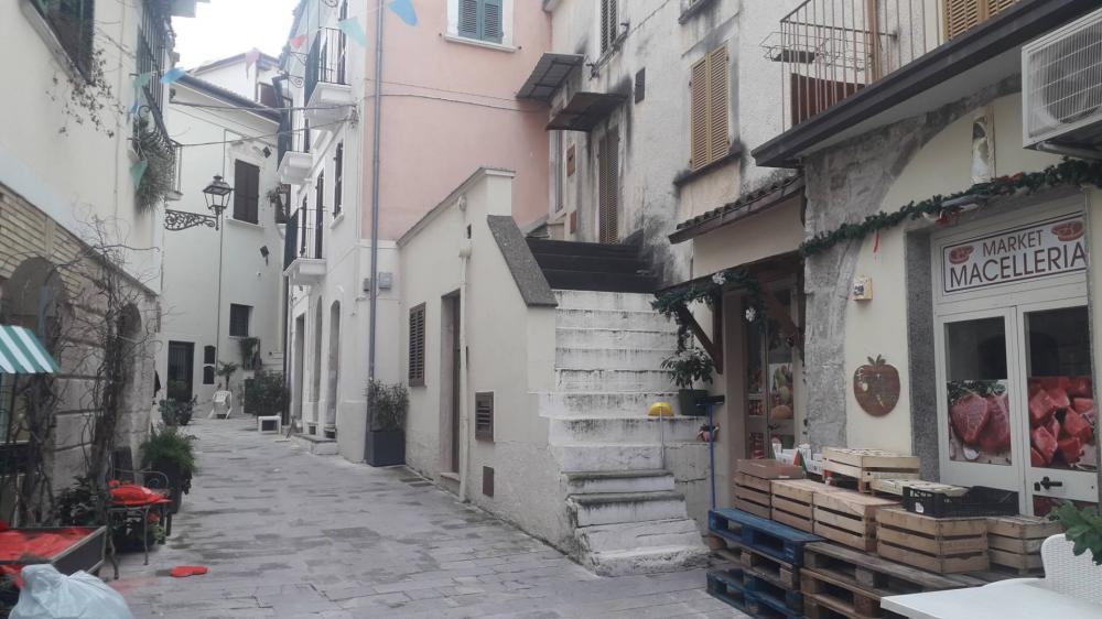 casa indipendente in vendita a Lettomanoppello