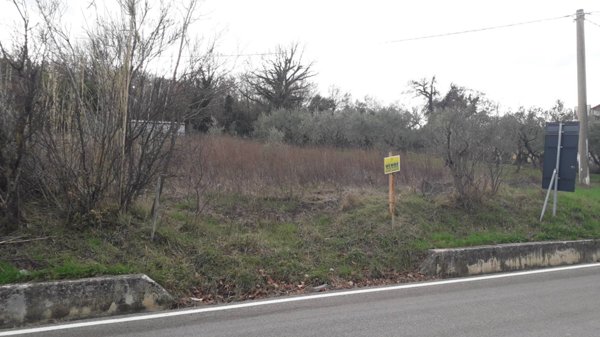 terreno edificabile in vendita a Lettomanoppello in zona Lavino Chiuse