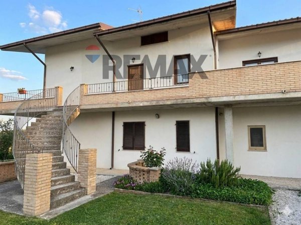 casa indipendente in vendita a Lettomanoppello in zona Lavino Chiuse