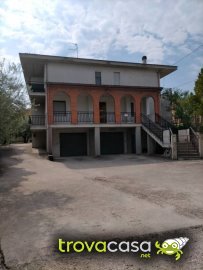 casa indipendente in vendita a Loreto Aprutino