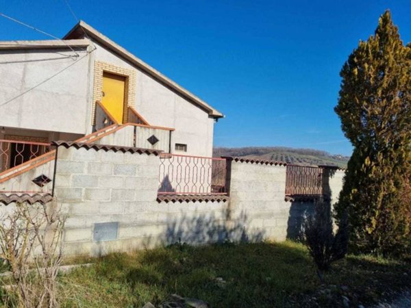 casa indipendente in vendita a Loreto Aprutino in zona Saletto