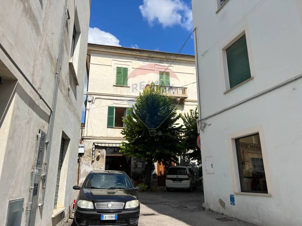 appartamento in vendita a Loreto Aprutino in zona Palazzo