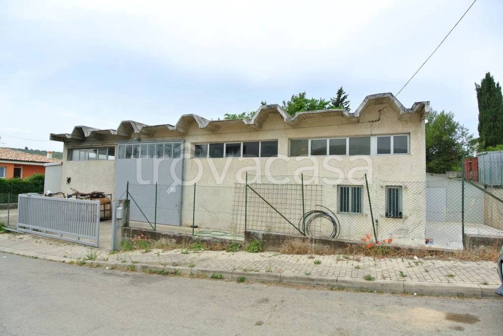 locale commerciale in vendita a Loreto Aprutino