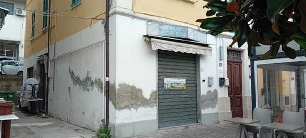 locale commerciale in vendita a Loreto Aprutino