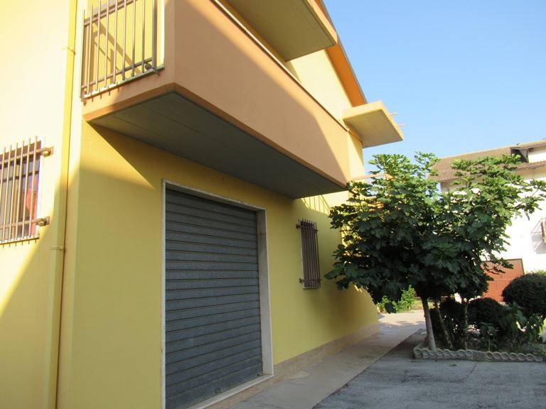 negozio in vendita a Loreto Aprutino