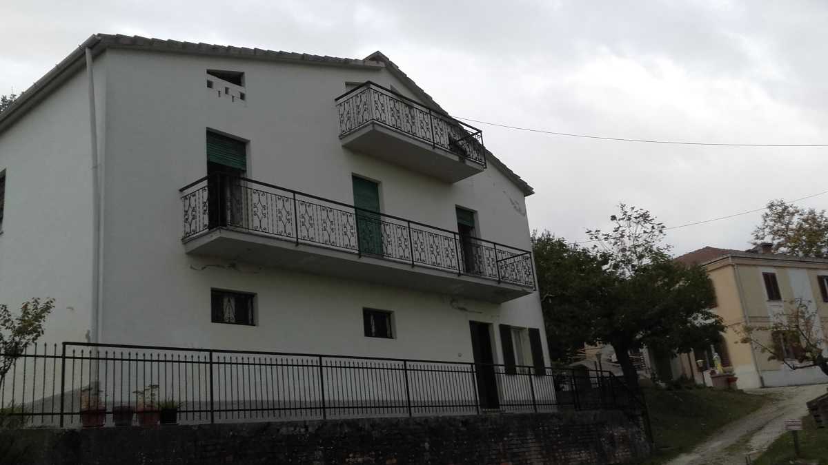 casa indipendente in vendita a Loreto Aprutino in zona Ferrauto