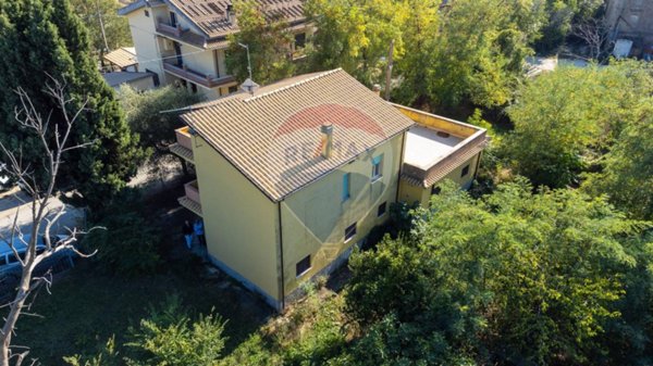 casa indipendente in vendita a Loreto Aprutino in zona Scrizzetto