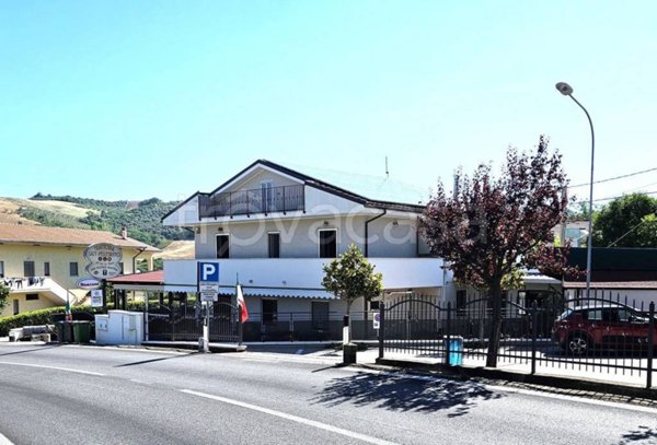 negozio in vendita a Loreto Aprutino in zona San Pellegrino