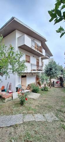 casa indipendente in vendita a Loreto Aprutino