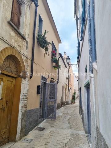 casa indipendente in vendita a Loreto Aprutino