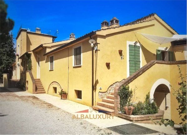 casa indipendente in vendita a Loreto Aprutino