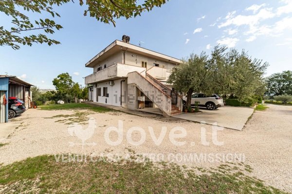 appartamento in vendita a Loreto Aprutino