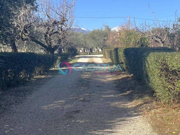 casa indipendente in vendita a Loreto Aprutino