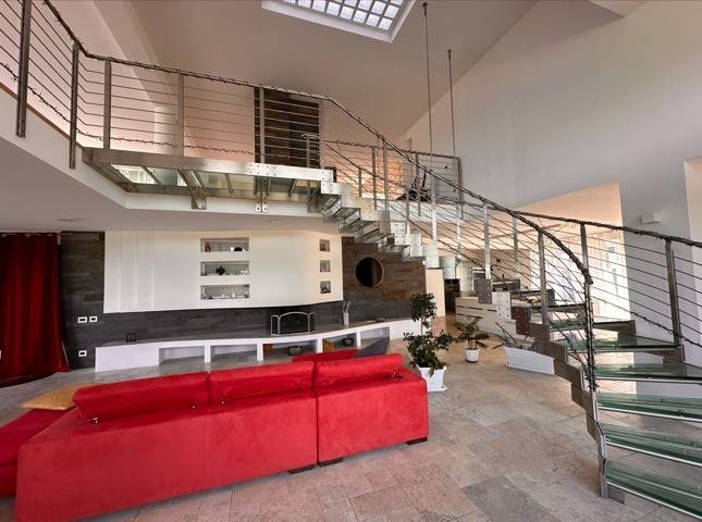 casa indipendente in vendita a Loreto Aprutino
