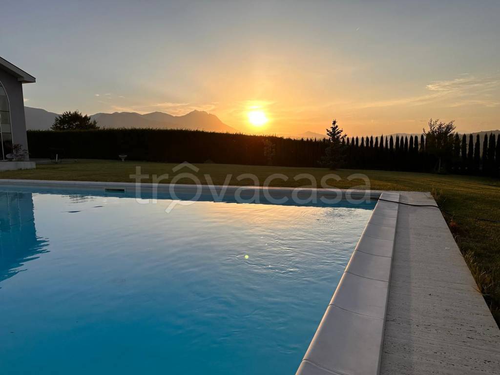 casa indipendente in vendita a Loreto Aprutino in zona Cancelli