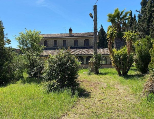 appartamento in vendita a Loreto Aprutino in zona Fiorano