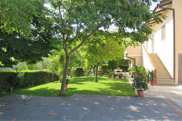 casa indipendente in vendita a Loreto Aprutino