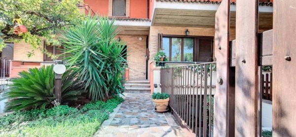 casa indipendente in vendita a Loreto Aprutino