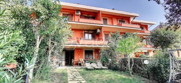 casa indipendente in vendita a Loreto Aprutino