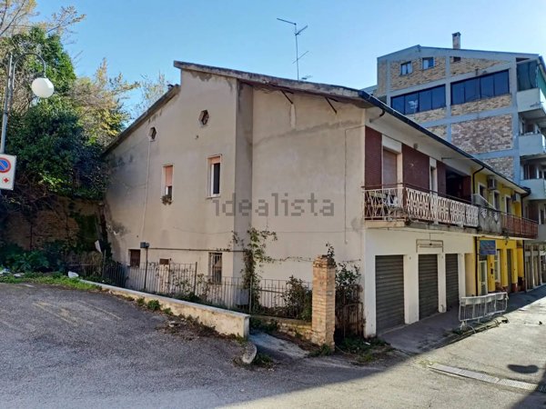 casa indipendente in vendita a Loreto Aprutino
