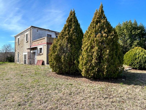 casa indipendente in vendita a Loreto Aprutino in zona Scannella Inferiore