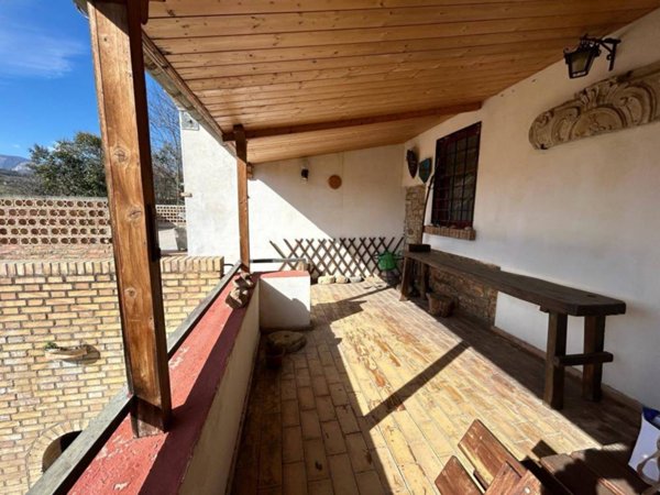 casa indipendente in vendita a Loreto Aprutino in zona Scannella Inferiore