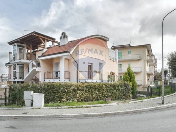 appartamento in vendita a Loreto Aprutino