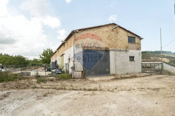 ufficio in vendita a Loreto Aprutino in zona Saletto