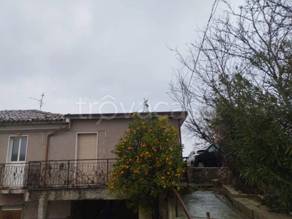 casa indipendente in vendita a Loreto Aprutino