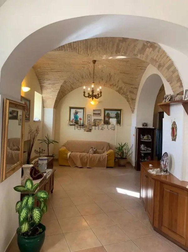 appartamento in vendita a Loreto Aprutino in zona Santa Maria in Piano