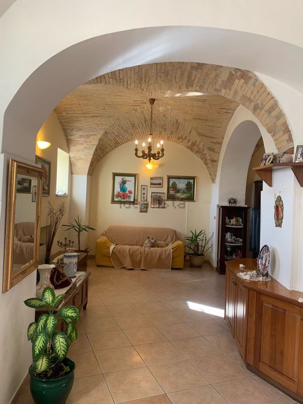 appartamento in vendita a Loreto Aprutino in zona Santa Maria in Piano
