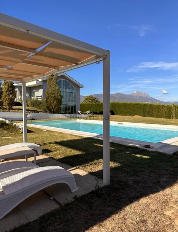 casa indipendente in vendita a Loreto Aprutino