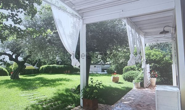 casa indipendente in vendita a Loreto Aprutino