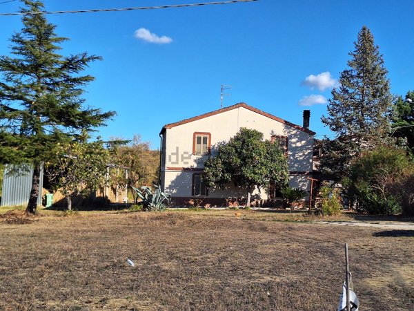 casa indipendente in vendita a Loreto Aprutino
