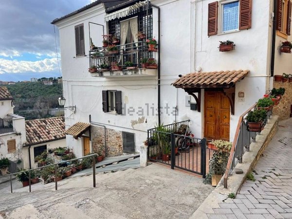appartamento in vendita a Loreto Aprutino