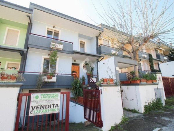 casa indipendente in vendita a Loreto Aprutino