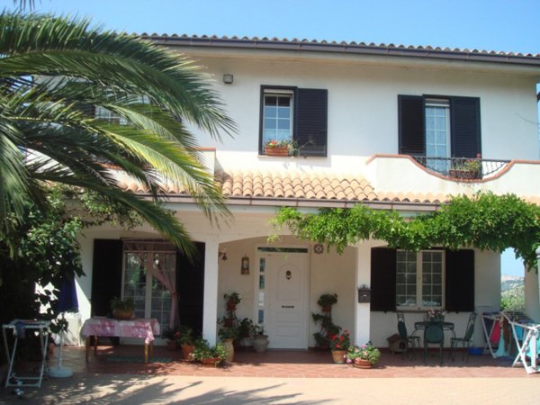 casa indipendente in vendita a Loreto Aprutino