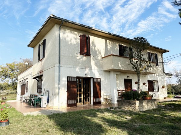 casa indipendente in vendita a Loreto Aprutino