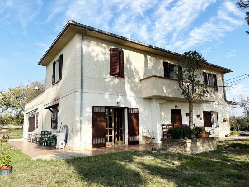 casa indipendente in vendita a Loreto Aprutino