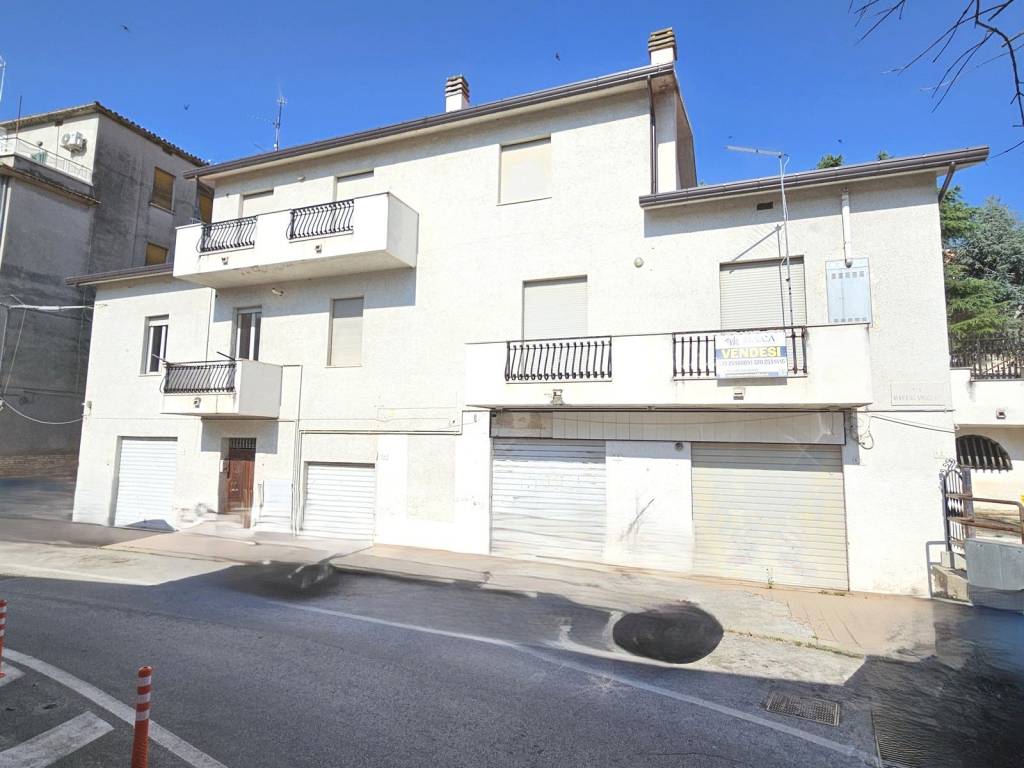 appartamento in vendita a Loreto Aprutino