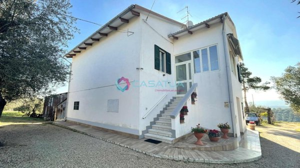 casale in vendita a Loreto Aprutino