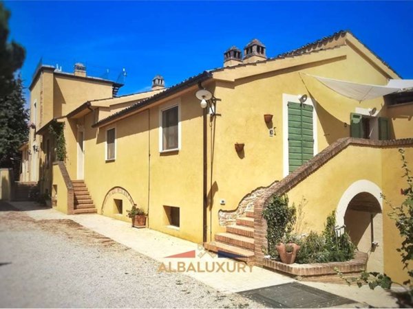 casa indipendente in vendita a Loreto Aprutino