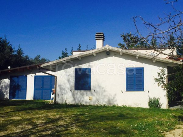 casa indipendente in vendita a Loreto Aprutino