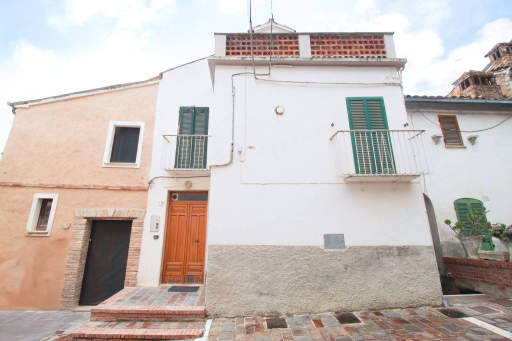 casa indipendente in vendita a Loreto Aprutino