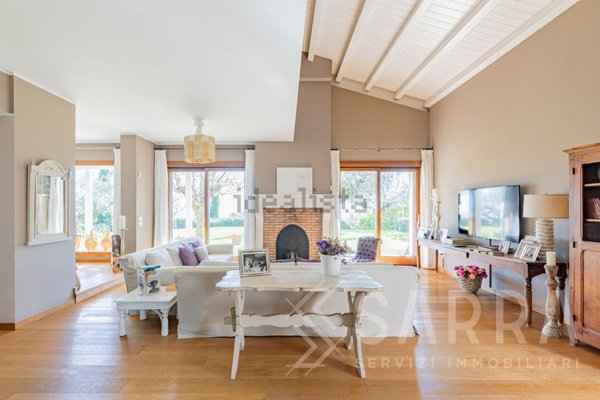 casa indipendente in vendita a Loreto Aprutino